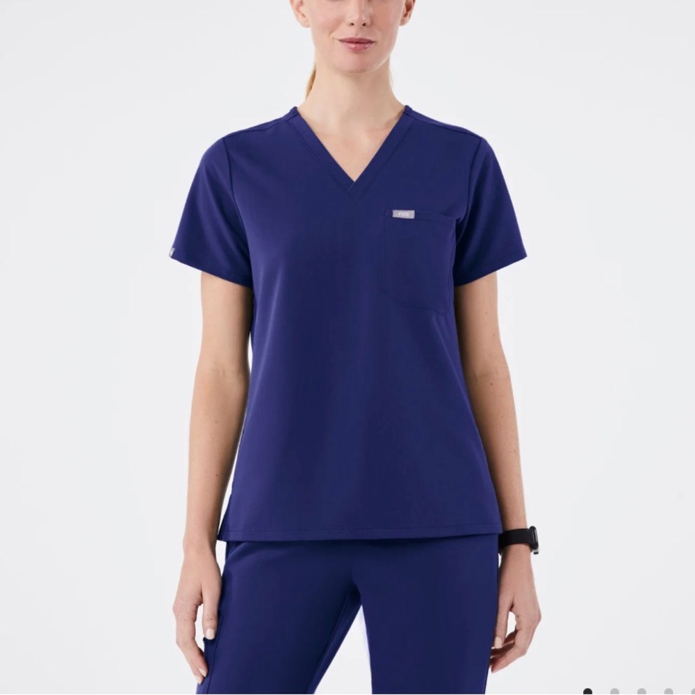 Catarina One-Pocket Scrub Top